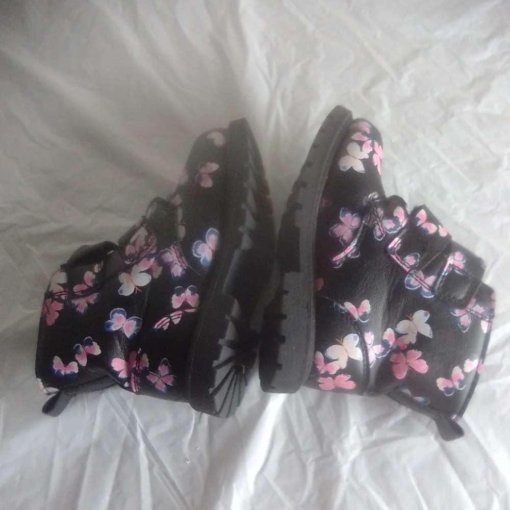 CARTERS GIRL boot SIZE 9